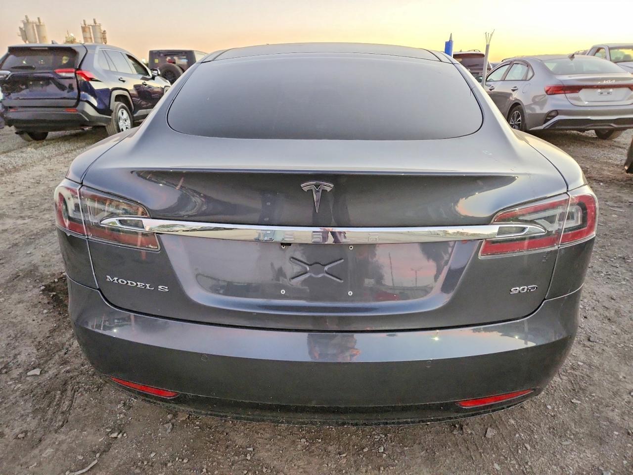 2016 Tesla Model S - Image 6