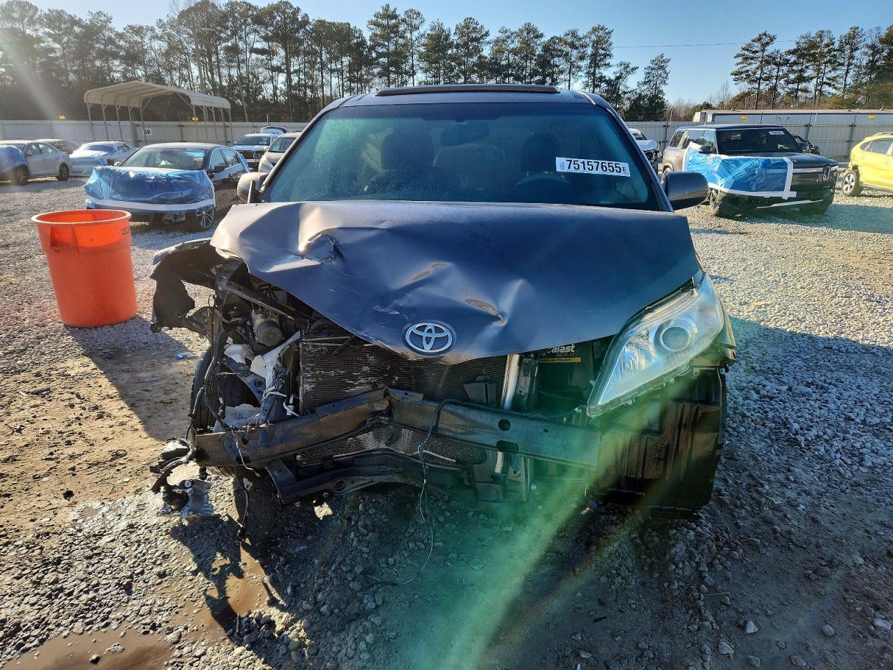 2013 Toyota Sienna Sport - Фото 5