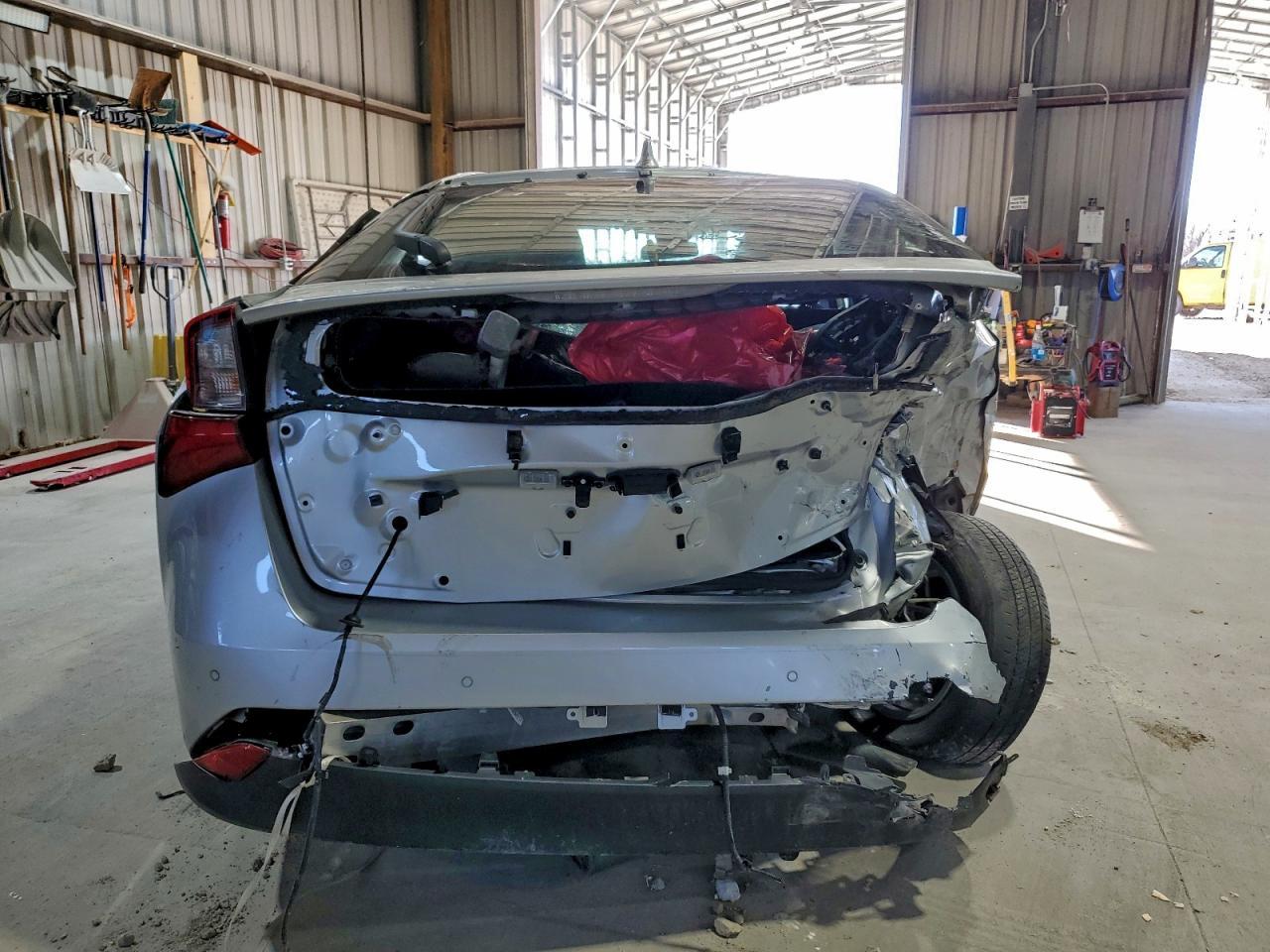 2020 Toyota Prius Le - Фото 6