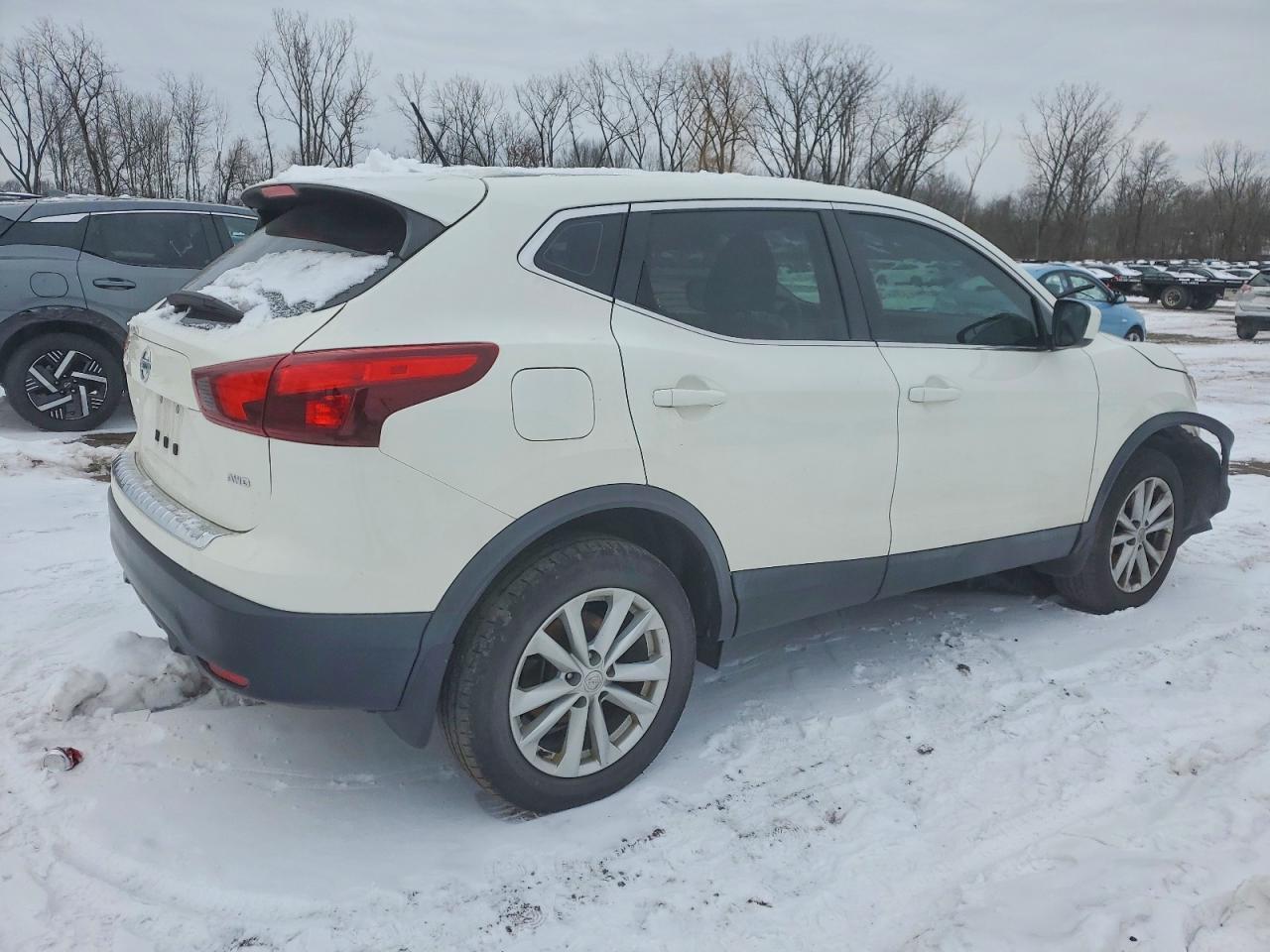 2017 Nissan Rogue Sport S - Фото 3