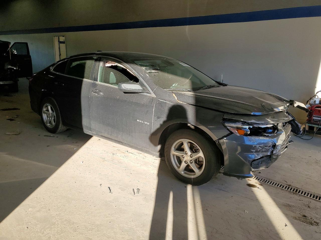 2017 Chevrolet Malibu Ls - Фото 4