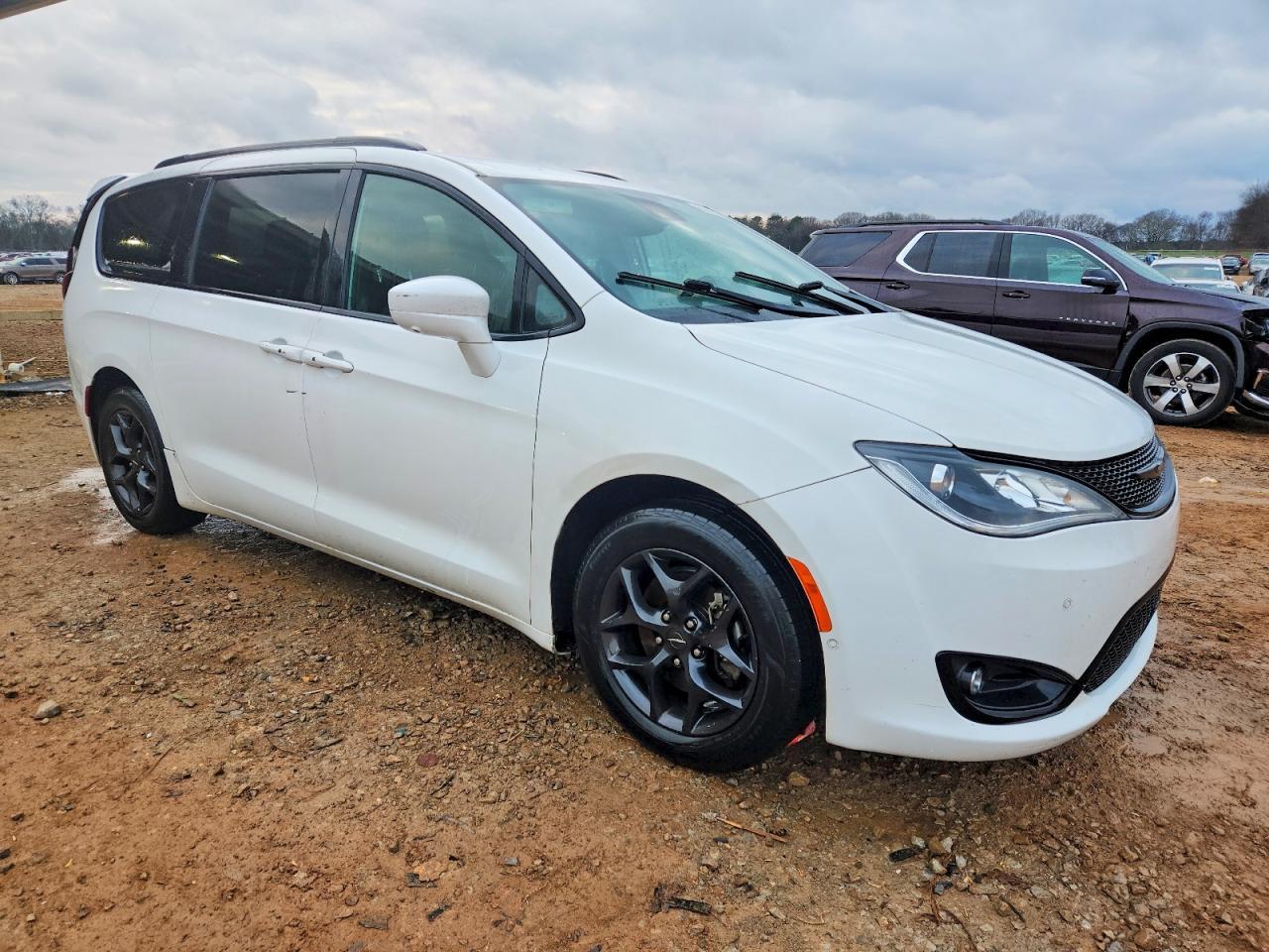2019 Chrysler Pacifica Touring L - Image 4