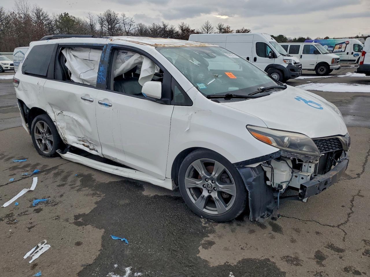 2018 Toyota Sienna Se - Фото 4