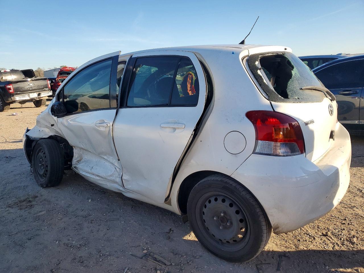 2010 Toyota Yaris - Фото 2