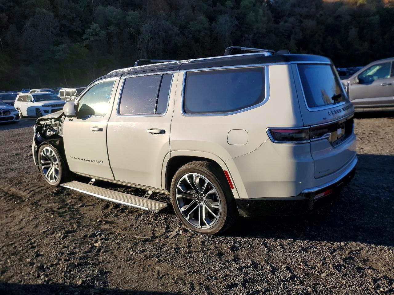 2022 Jeep Grand Wagoneer Series Iii - Image 2