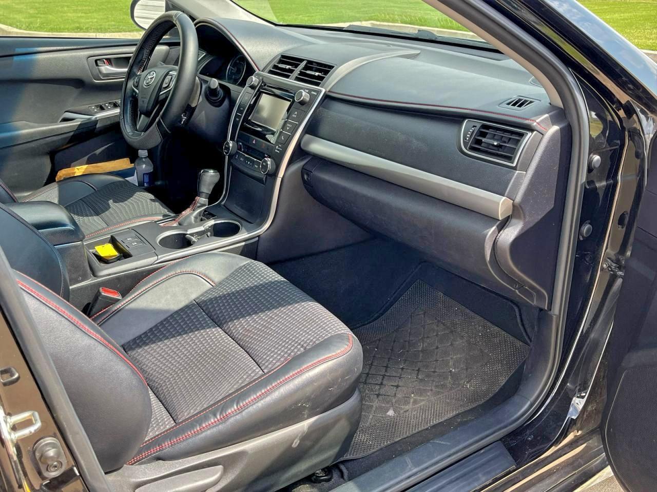 2015 Toyota Camry Hybrid - Image 5