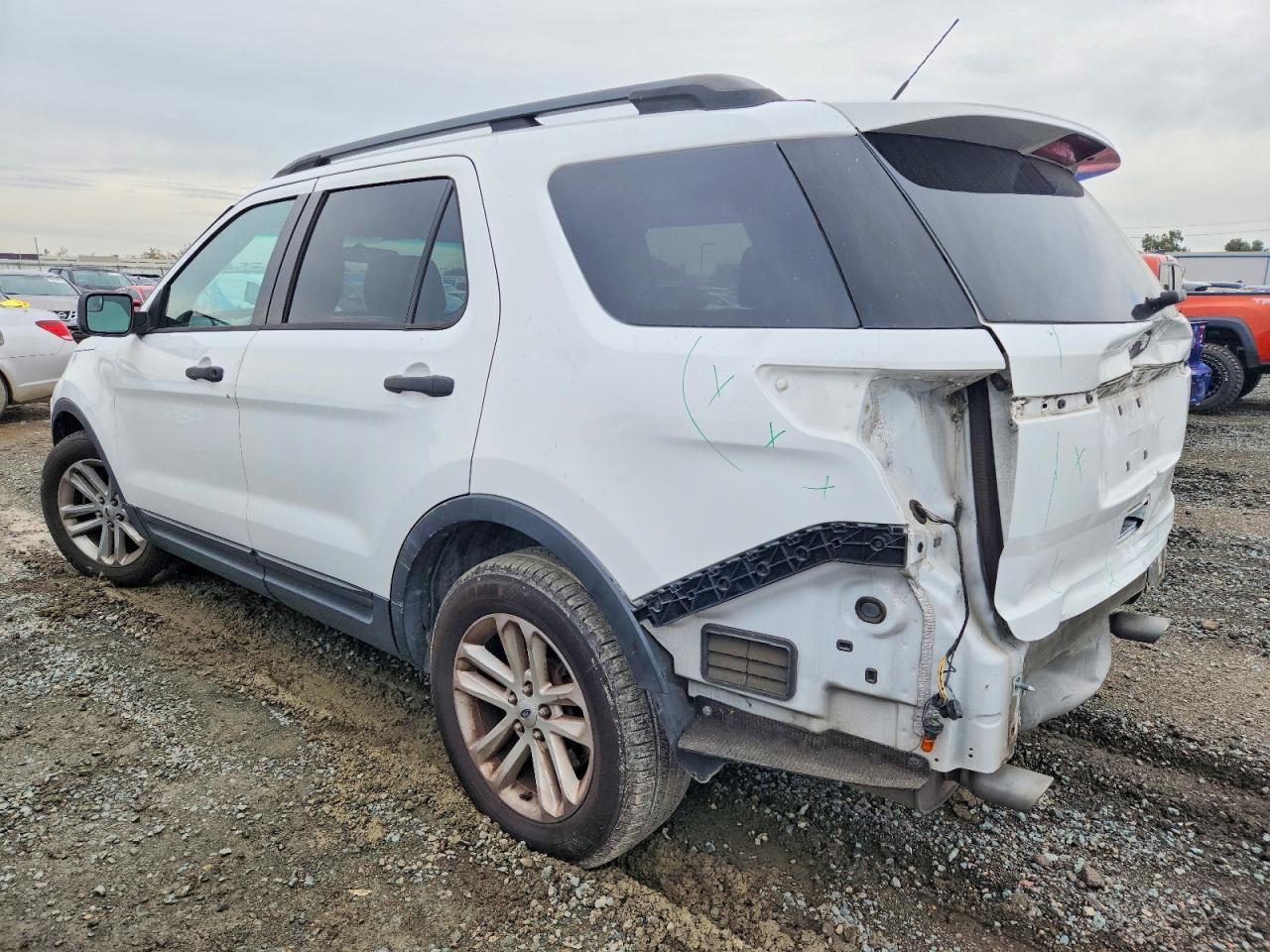 2015 Ford Explorer - Фото 2