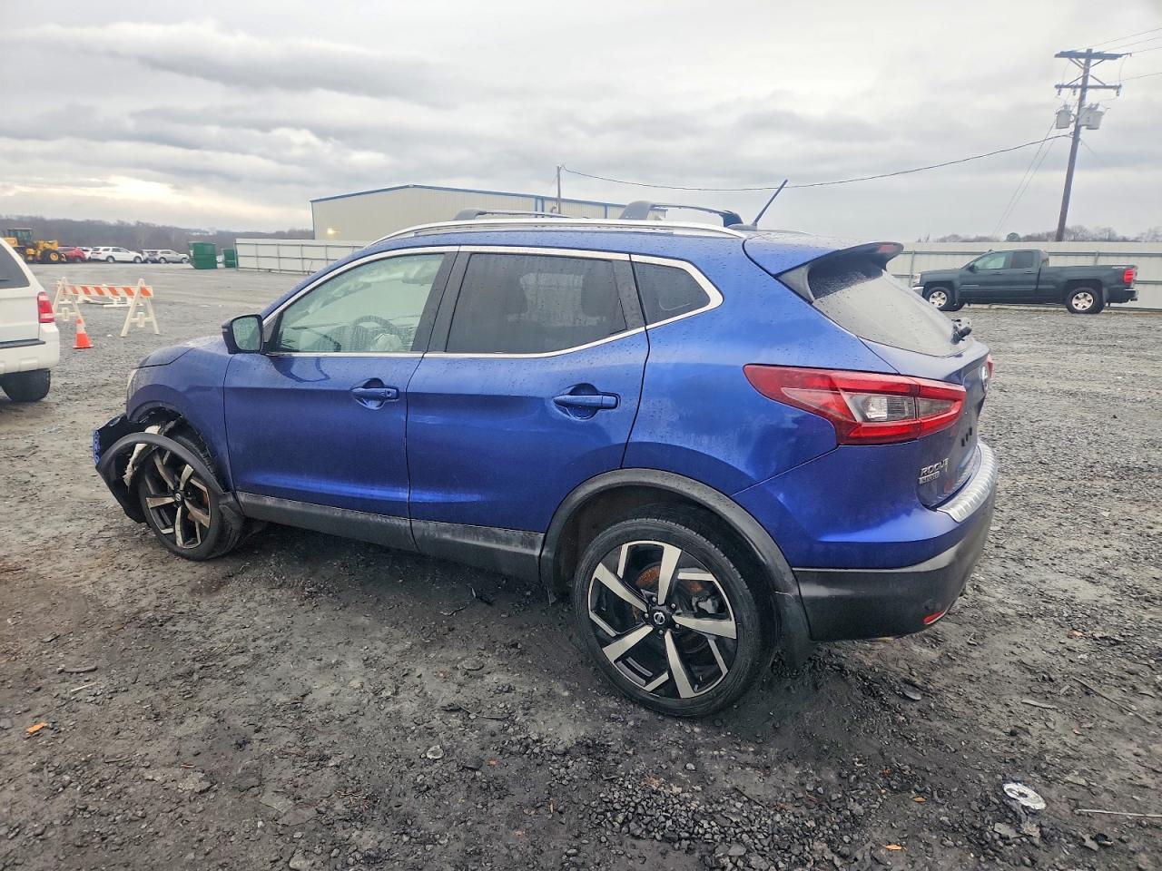 2020 Nissan Rogue Sport S - Image 2
