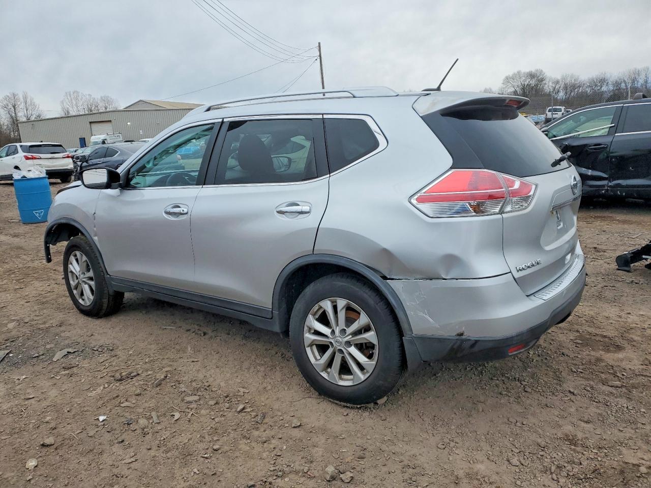 2015 Nissan Rogue S - Фото 2