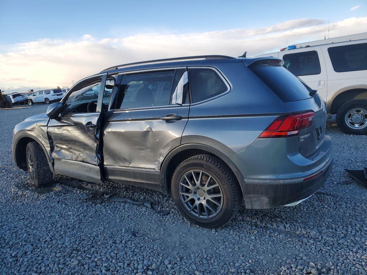 2021 Volkswagen Tiguan Se - Фото 2