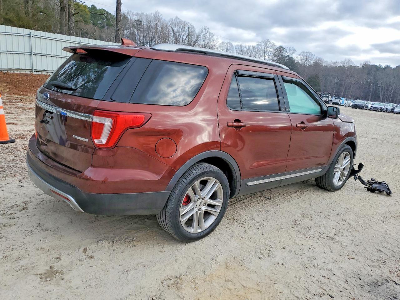 2016 Ford Explorer Xlt - Image 3
