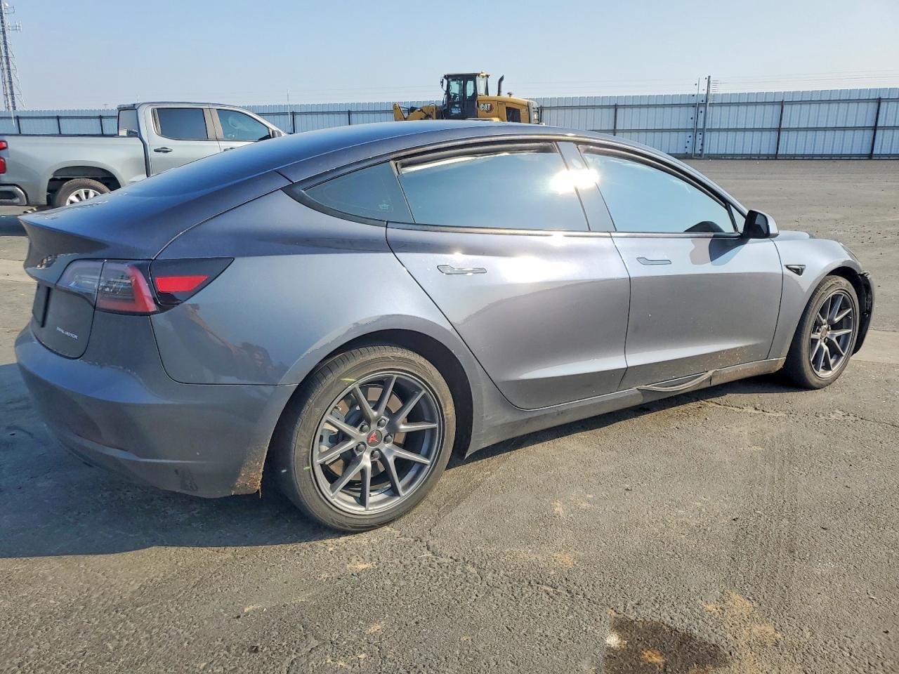 2023 Tesla Model 3 - Фото 3