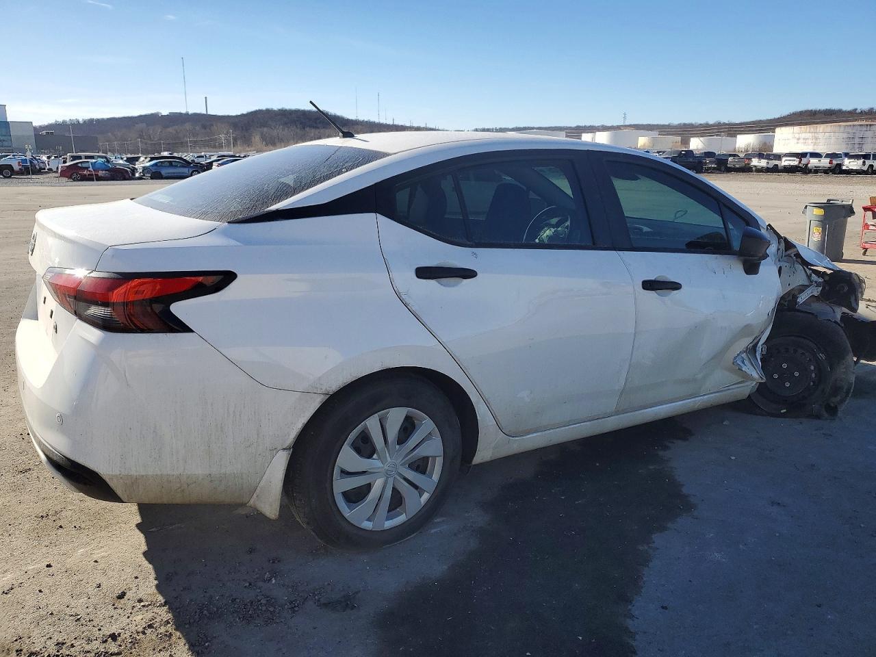 2024 Nissan Versa S - Фото 3