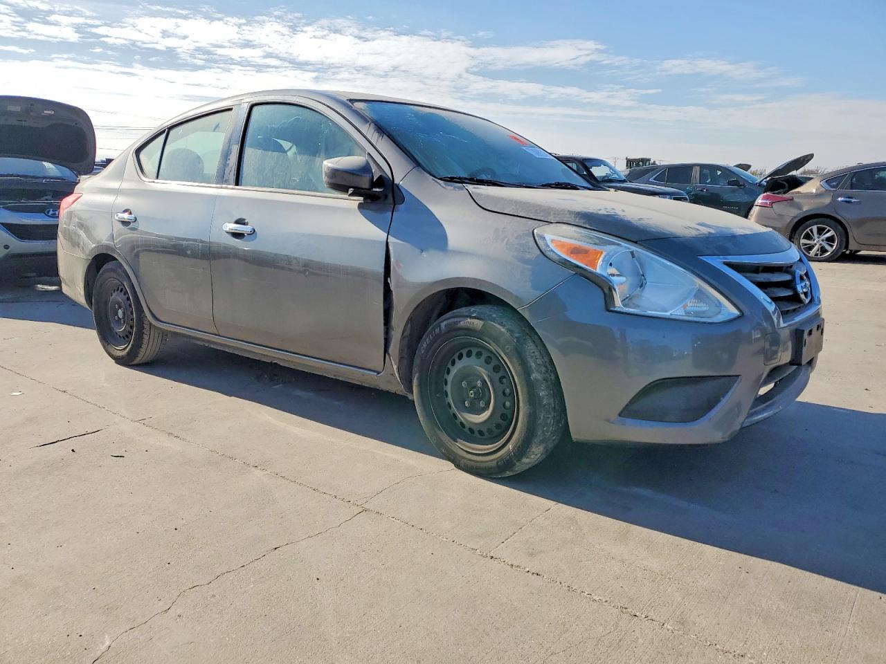 2018 Niss Versa - Фото 4