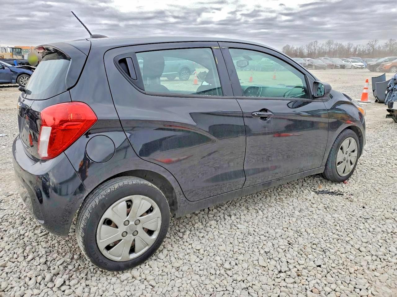 2017 Chevrolet Spark Ls - Фото 3