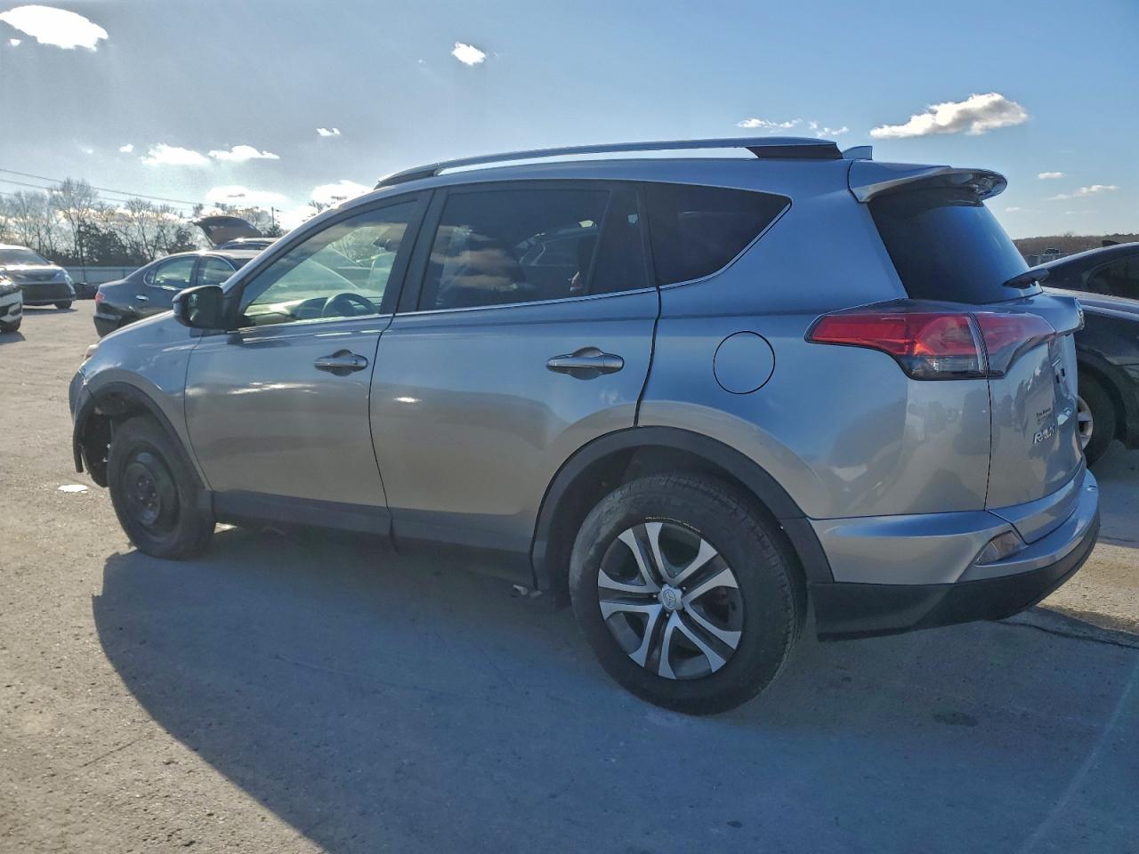 2018 Toyota Rav4 Le - Фото 2