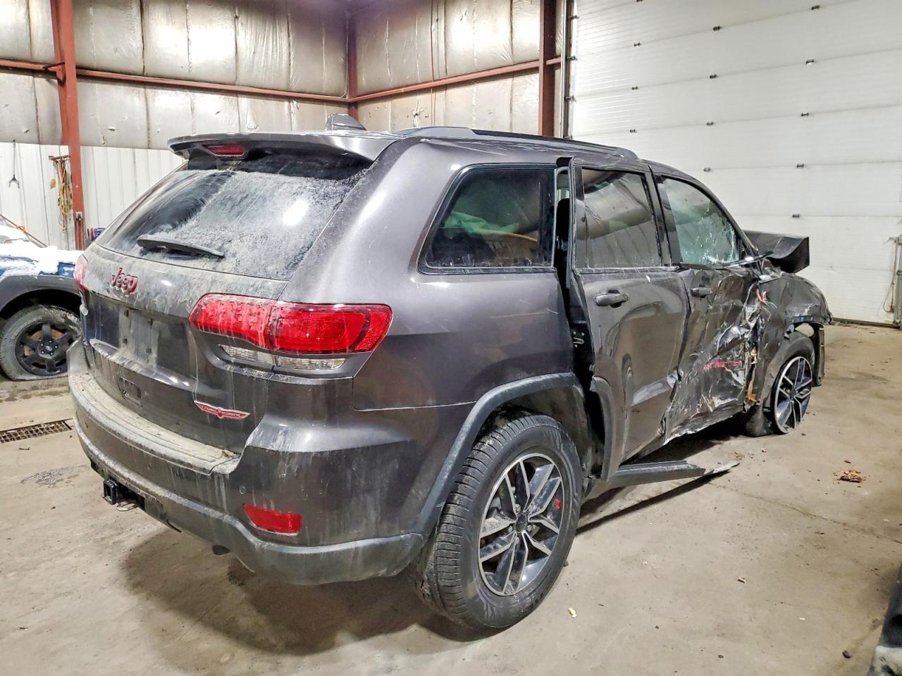 2021 Jeep Grand Cherokee Trailhawk - Image 3