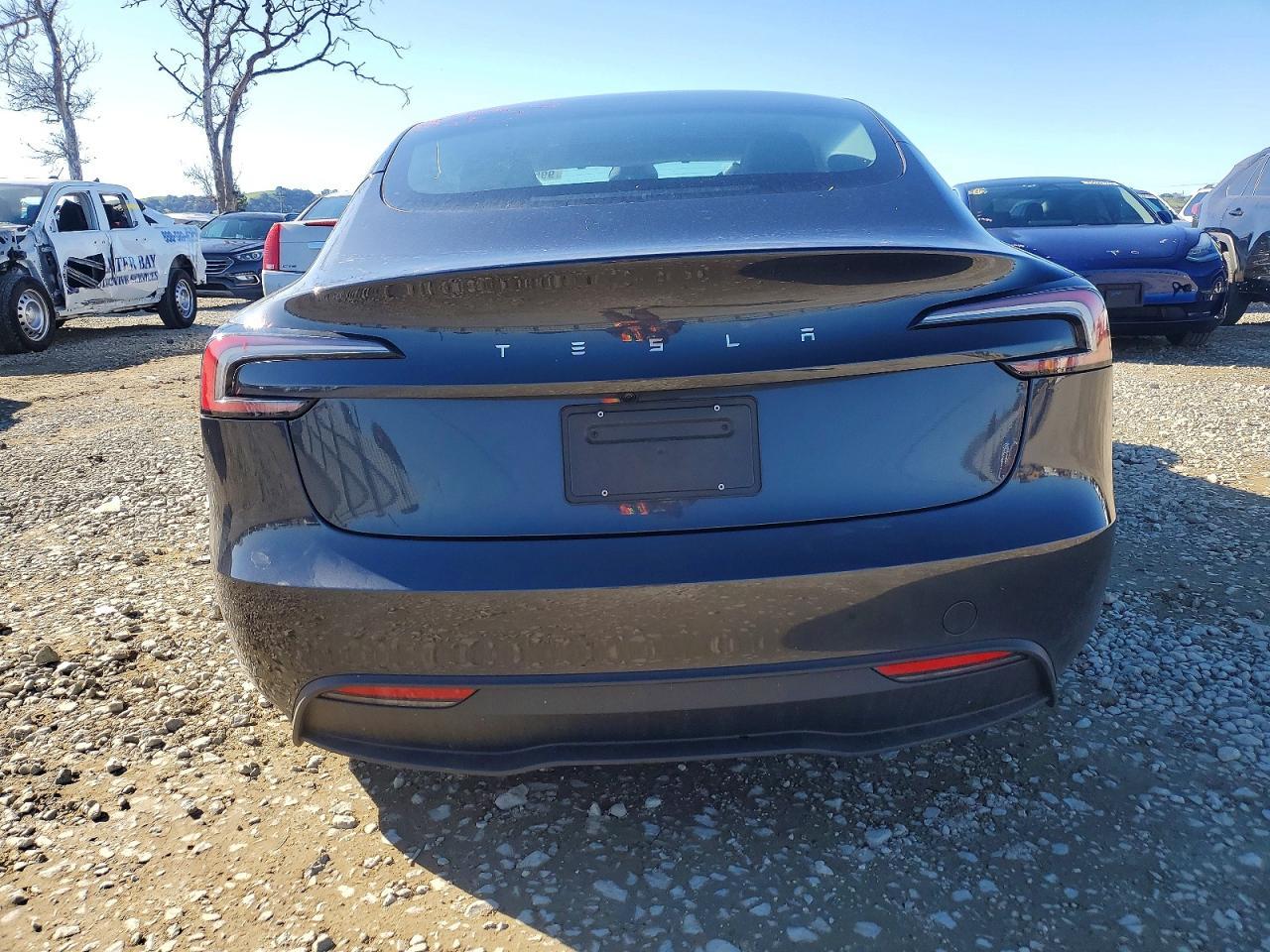2025 Tesla Model 3 - Фото 6