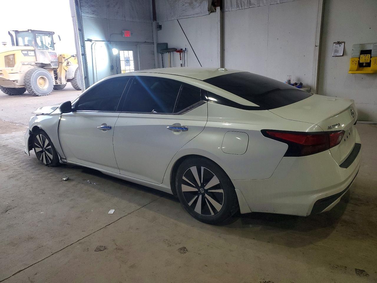 2019 Nissan Altima Sv - Image 2