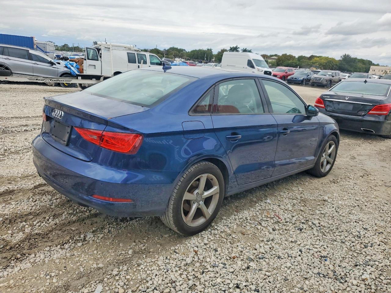 2016 Audi A3 Premium - Фото 3