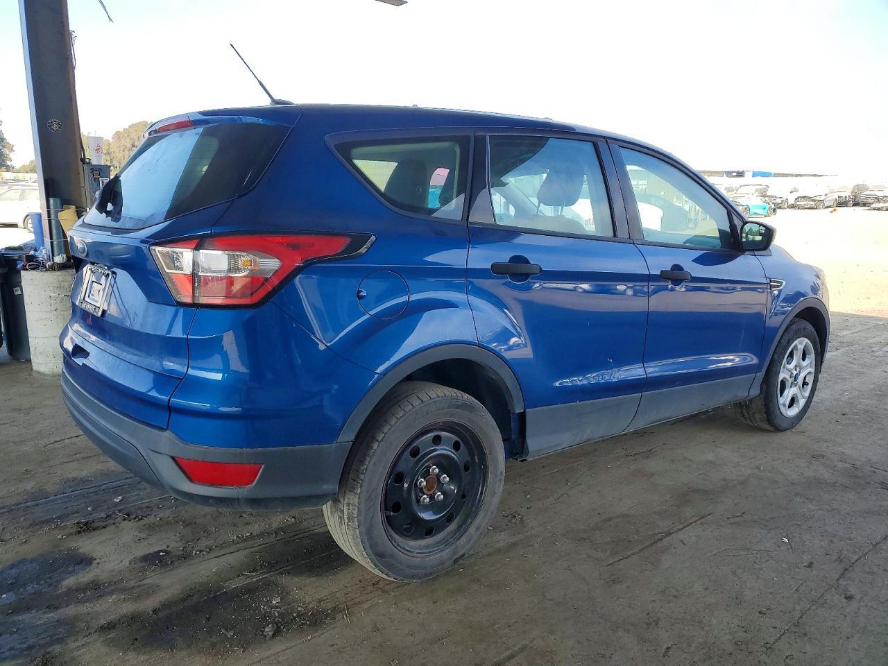 2018 Ford Escape S - Фото 3