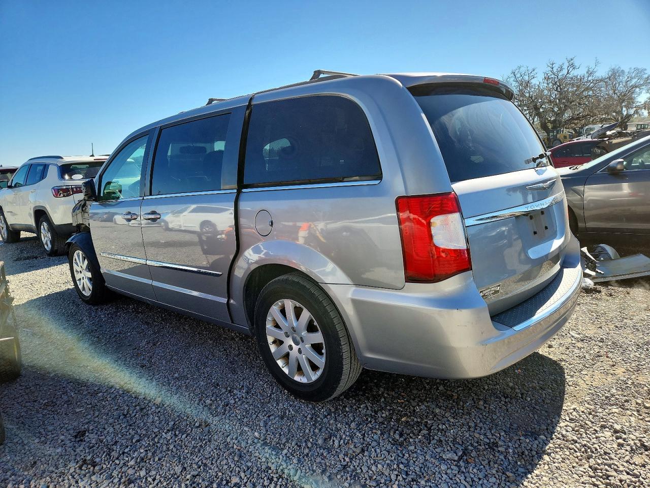 2014 Chrysler Town & Country Touring - Image 2