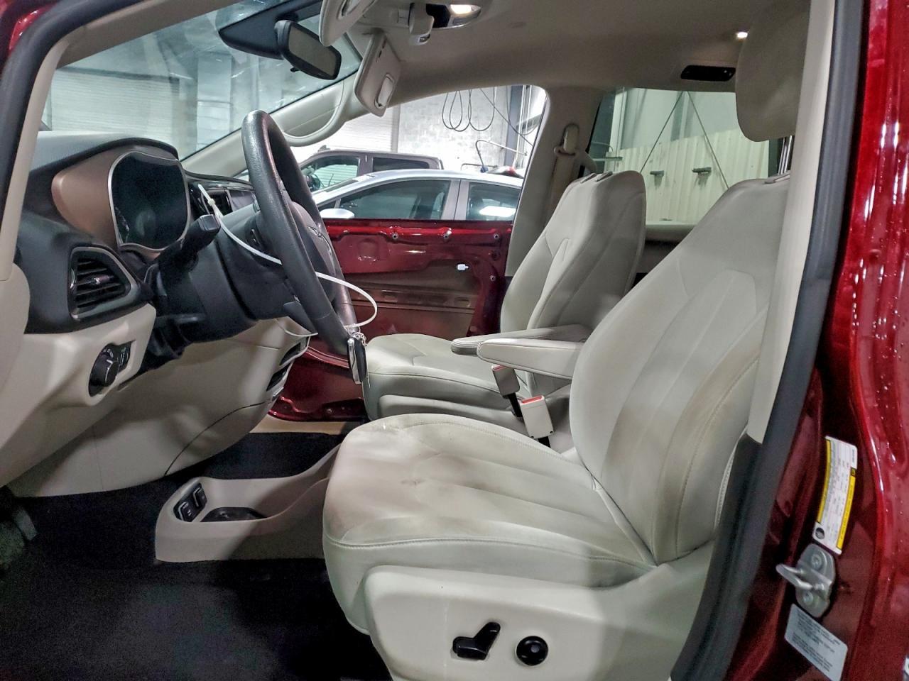 2017 Chrysler Pacifica Touring - Фото 7