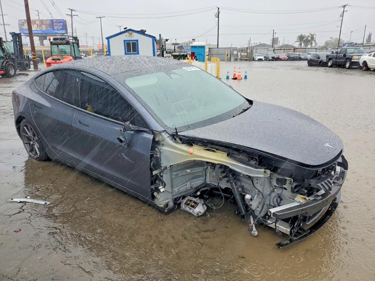 2023 Tesla Model 3 - Фото 4