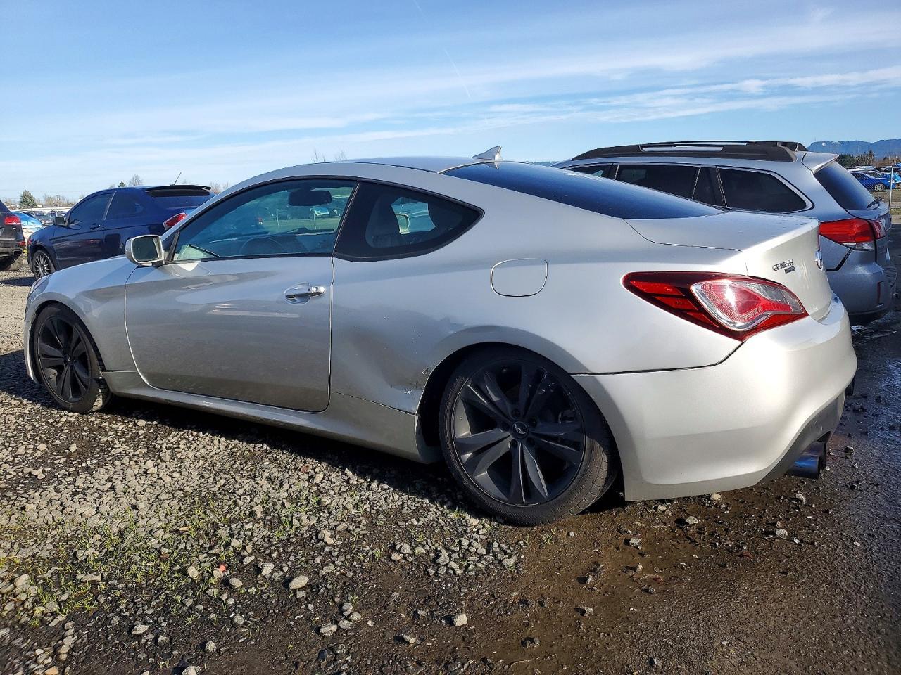 2013 Hyundai Genesis Coupe 2.0T - Фото 2