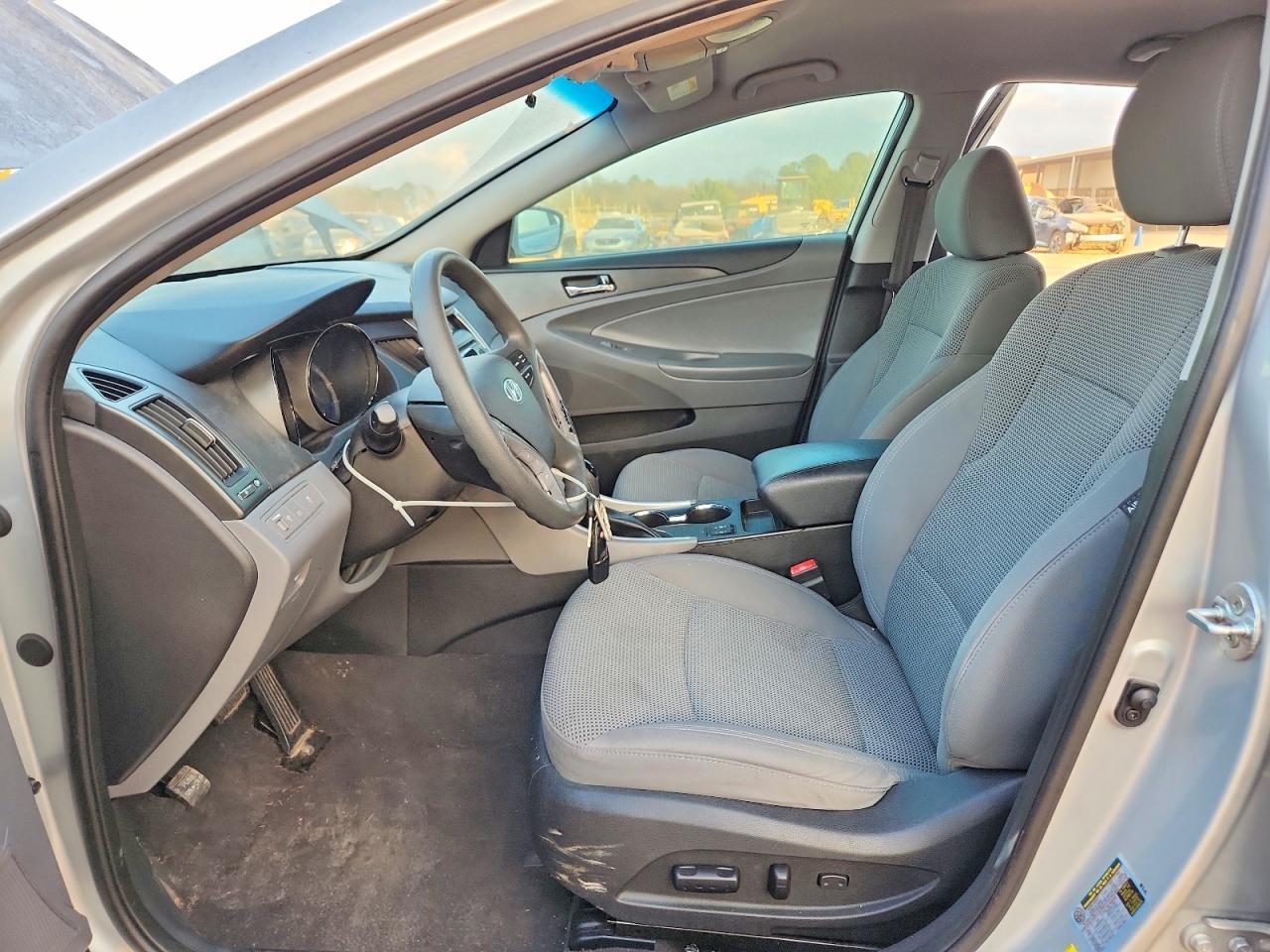 2013 Hyun Sonata Gls - Image 7