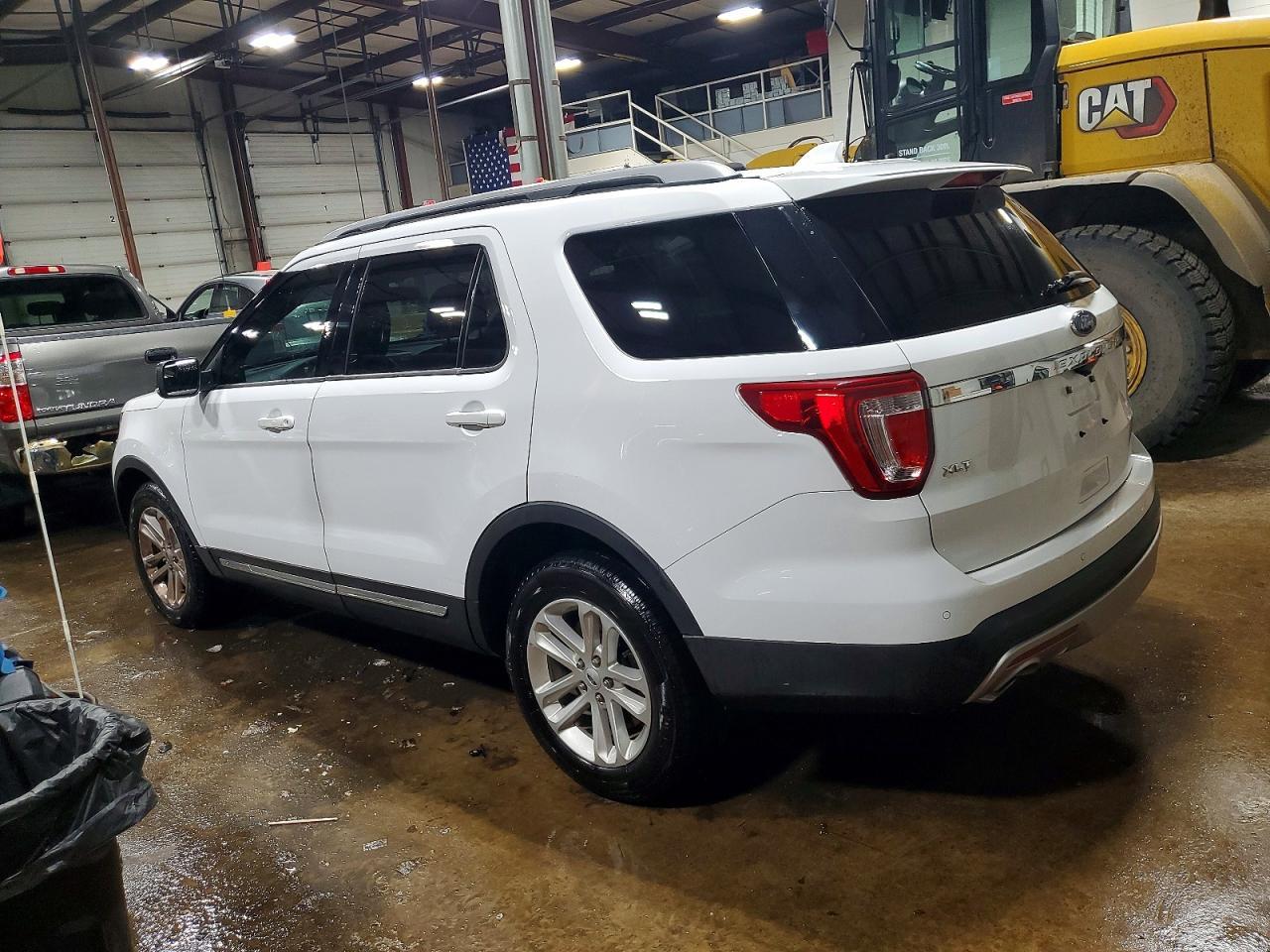 2017 Ford Explorer Xlt - Image 2