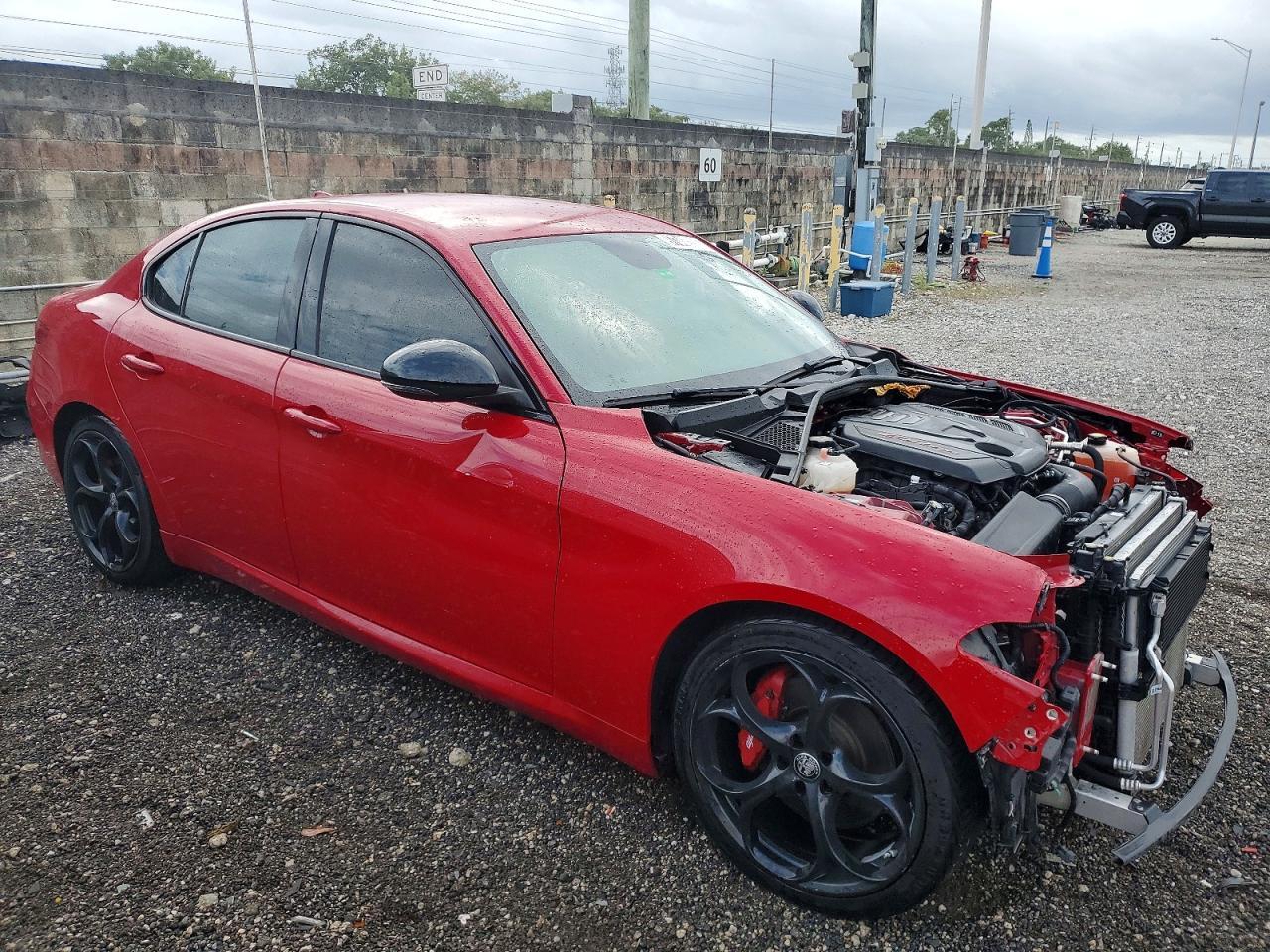 2019 Alfa Romeo Giulia Ti - Фото 4