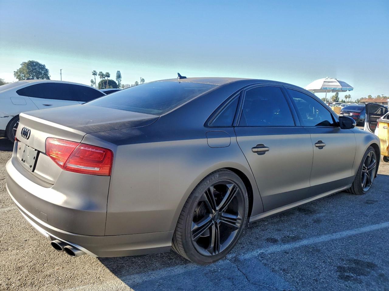 2013 Audi S8 Quattro - Фото 3