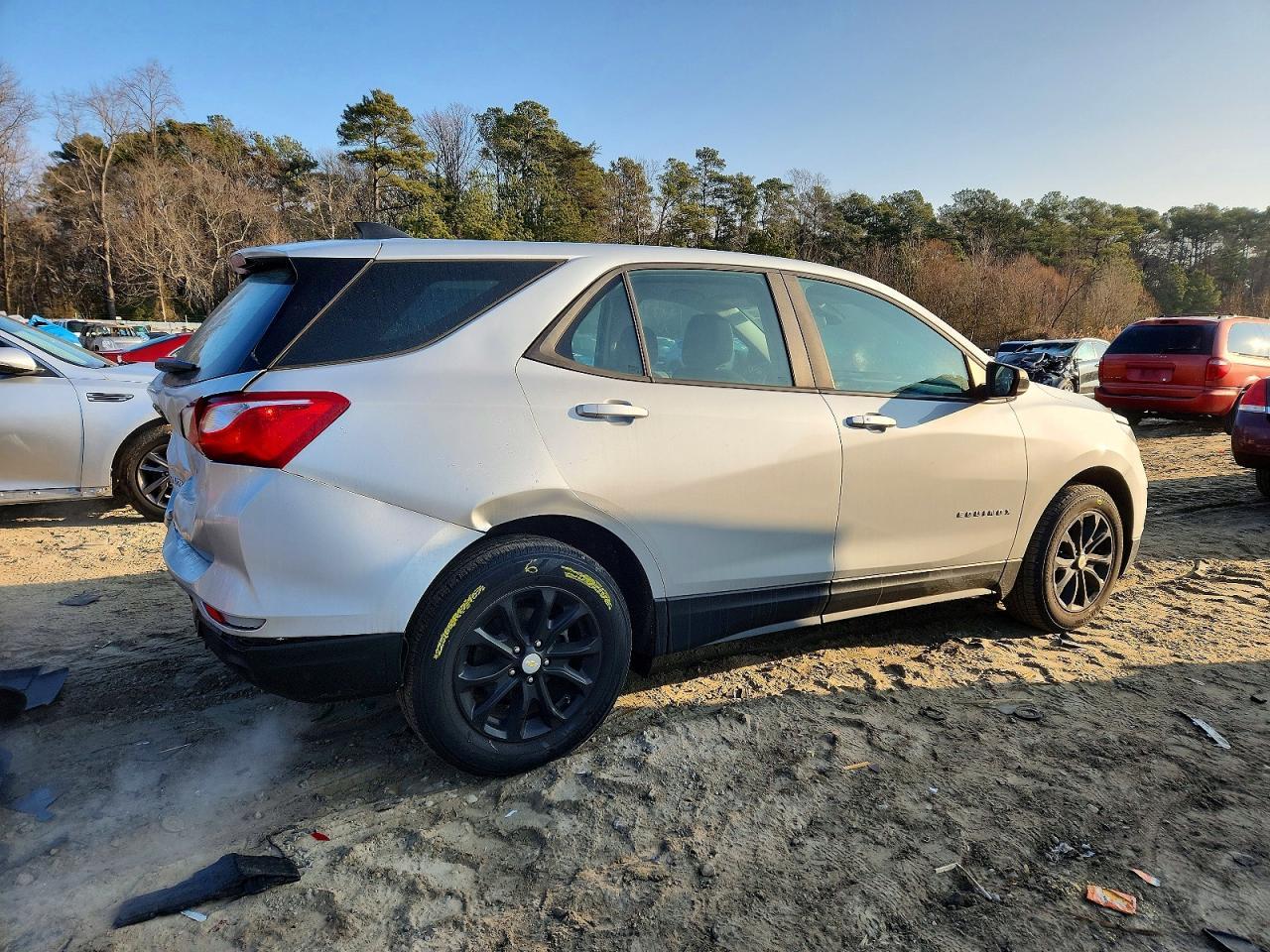 2020 Chevrolet Equinox Ls - Image 3
