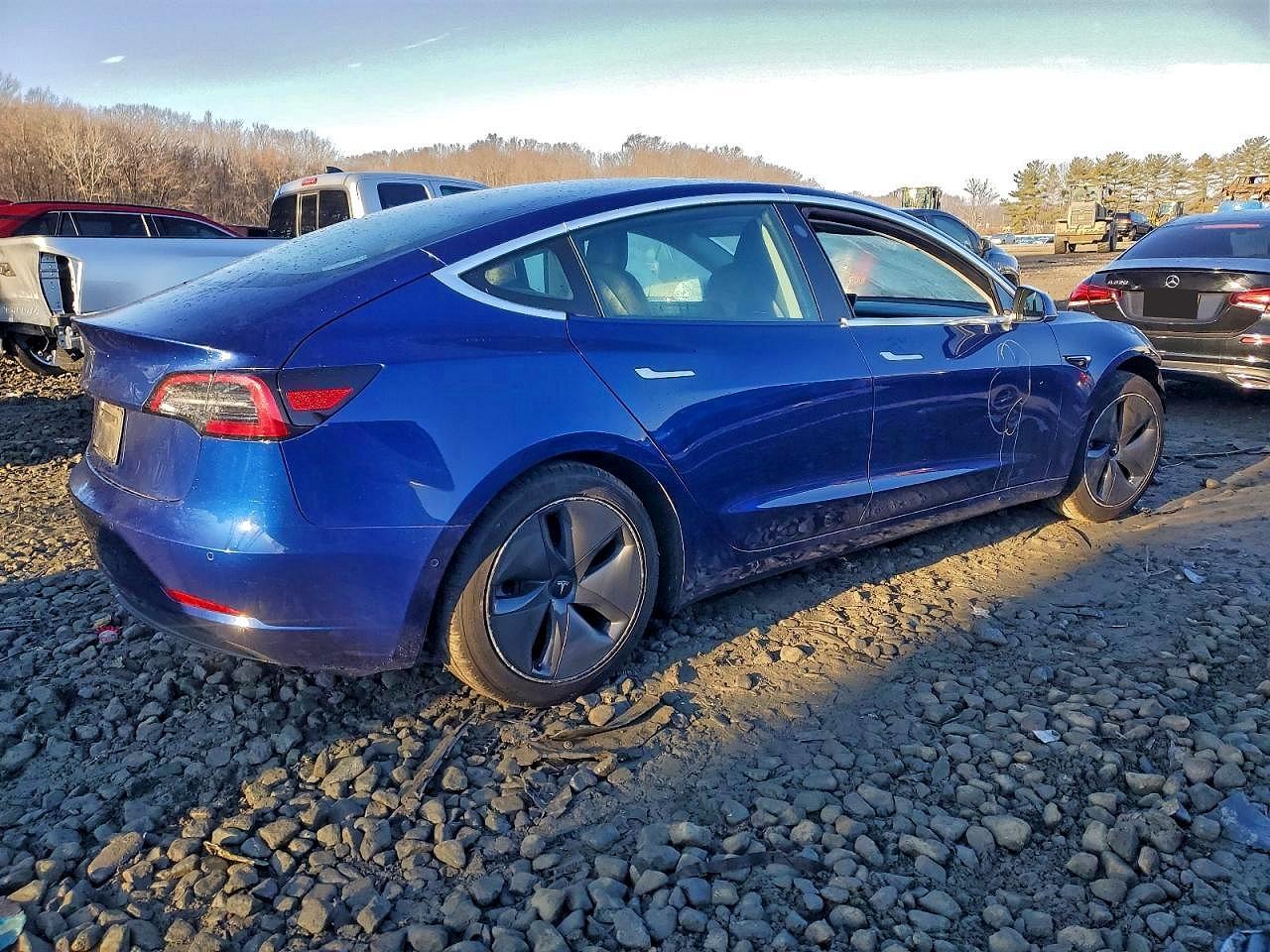 2020 Tesla Model 3 - Фото 3
