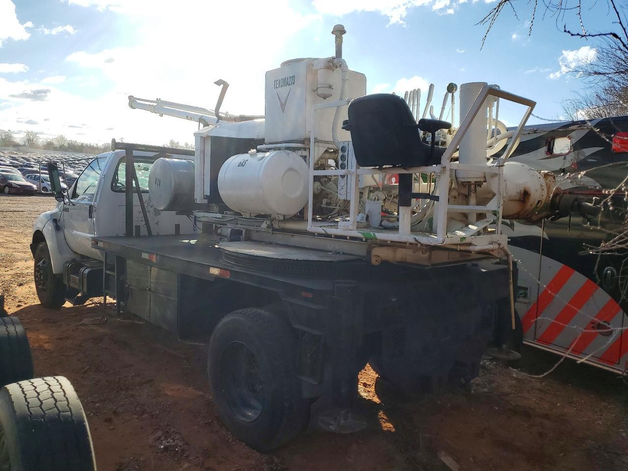 2001 Ford F750 Pressure Digger Truck - Фото 3