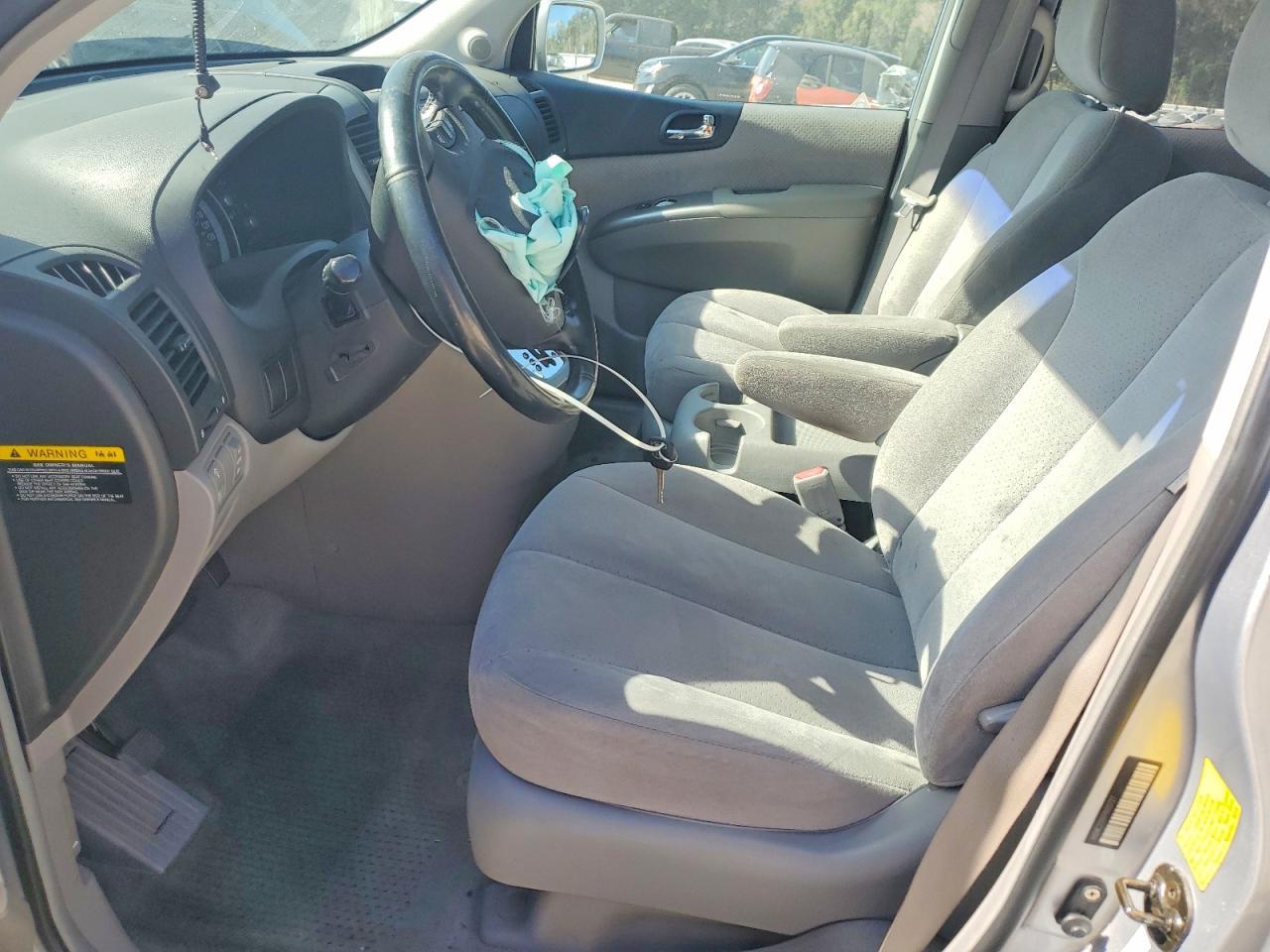 2007 Hyundai Entourage Gls - Image 7