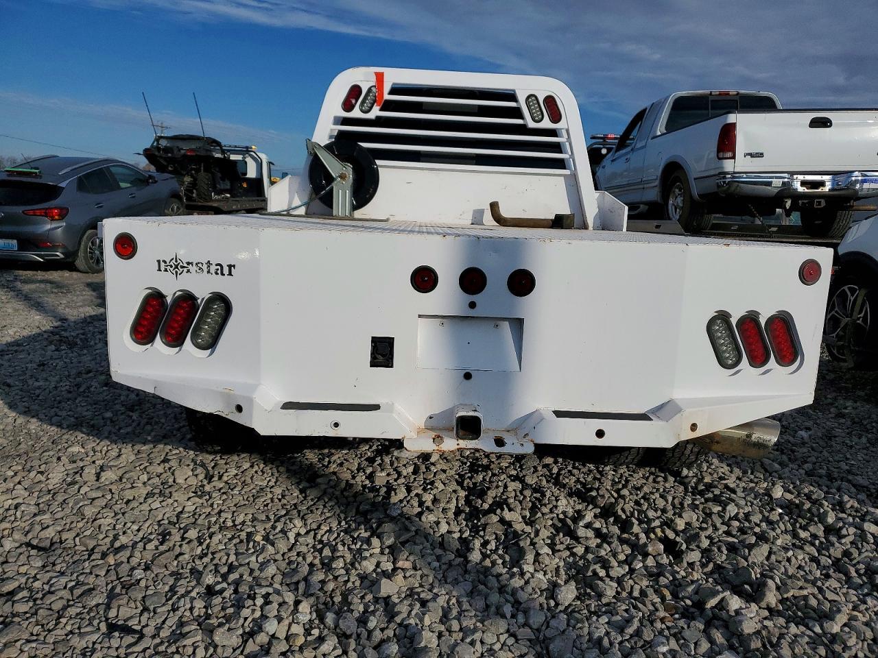 2018 Chevrolet Silverado Flatbed Truck - Фото 6