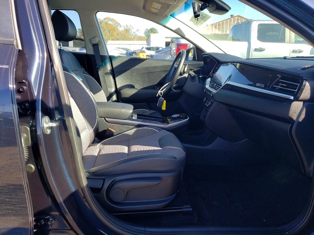 2022 Kia Niro S - Image 7