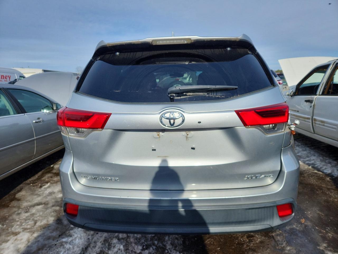 2017 Toyota Highlander Xle - Image 6