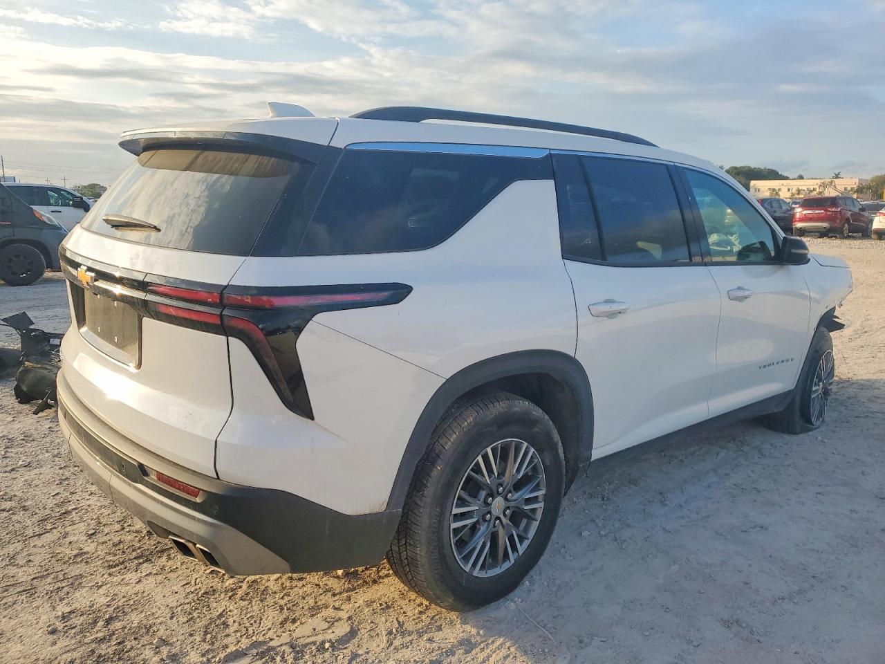 2025 Chevrolet Traverse Lt - Image 3