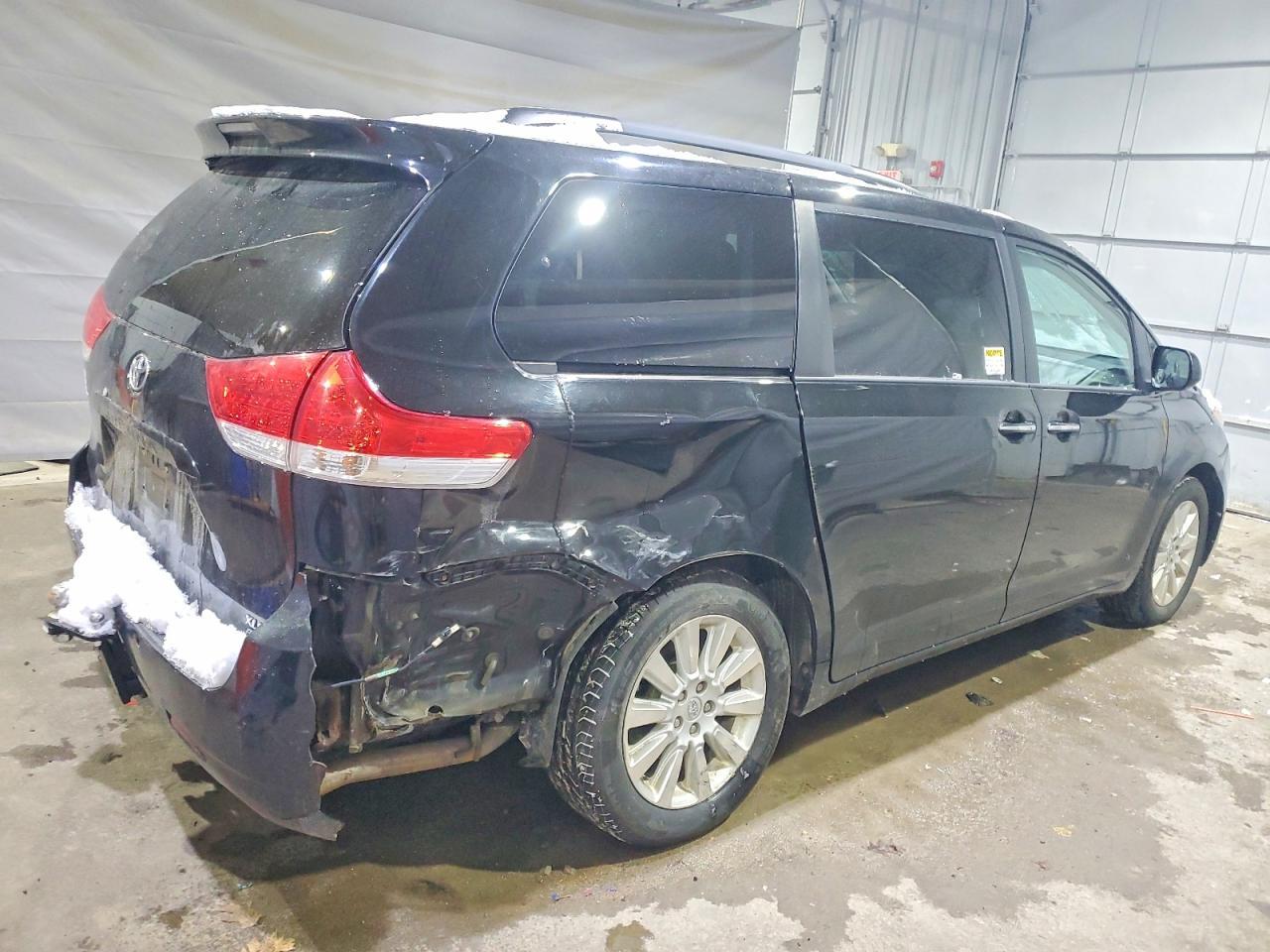 2014 Toyota Sienna Xle 7-Passenger - Фото 3