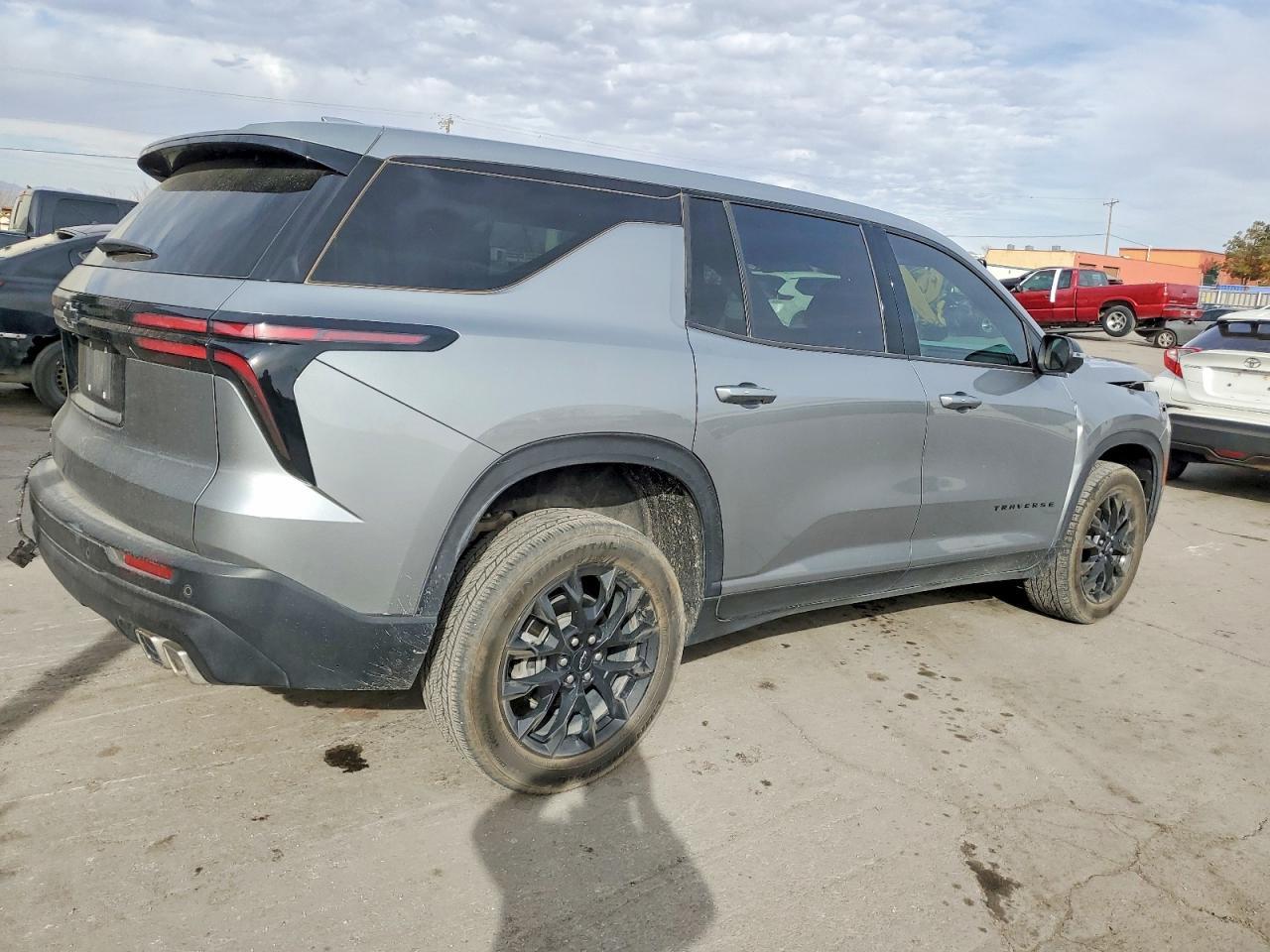 2024 Chevrolet Traverse Ls - Фото 3