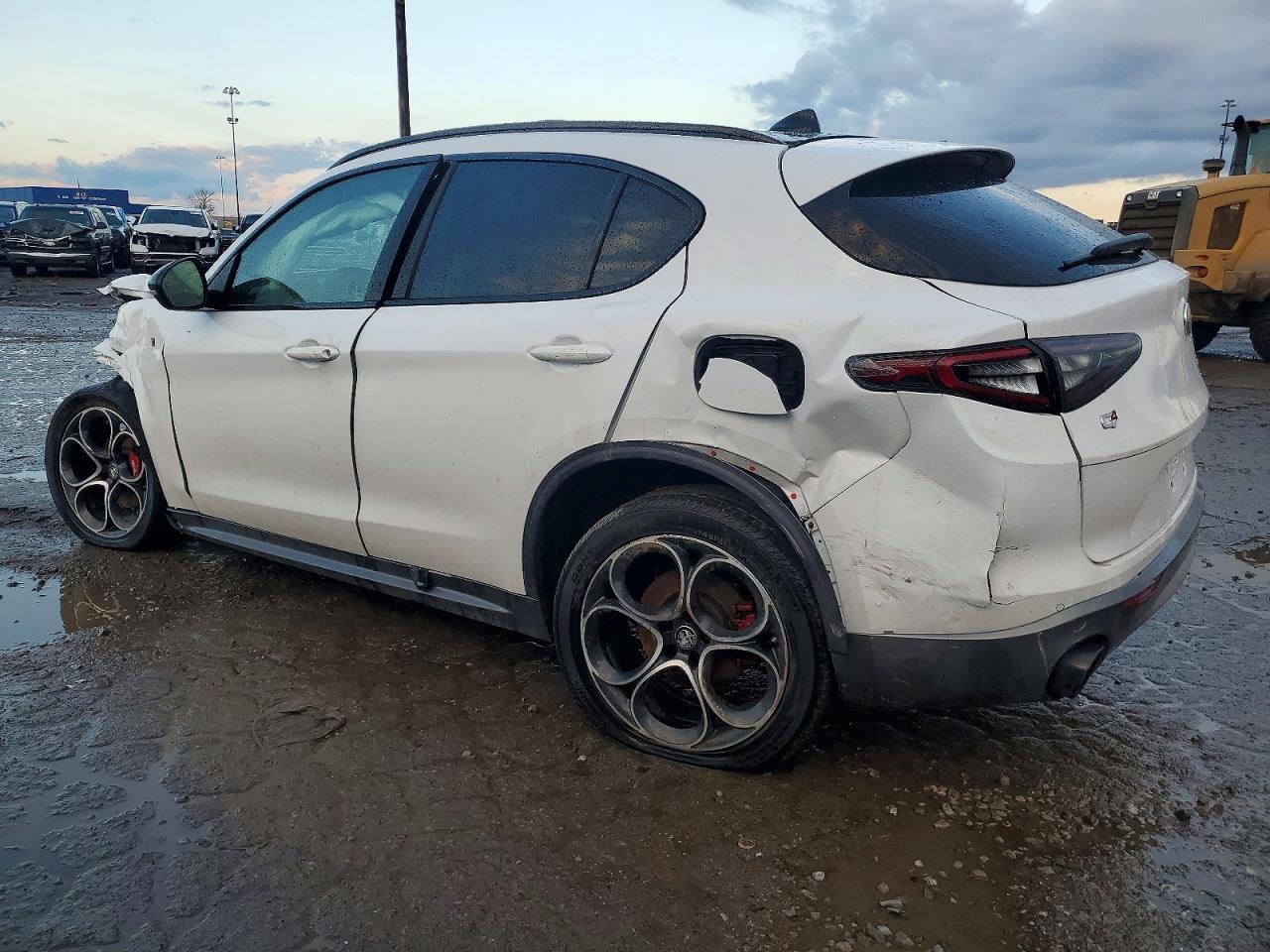 2024 Alfa Romeo Stelvio Ti - Image 2