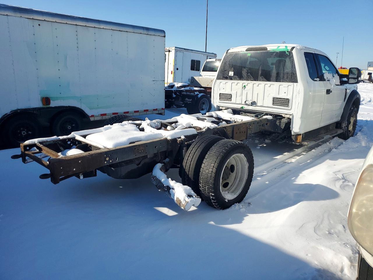 2017 Ford F550 Super Duty Truck Cab And Chassis - Image 3