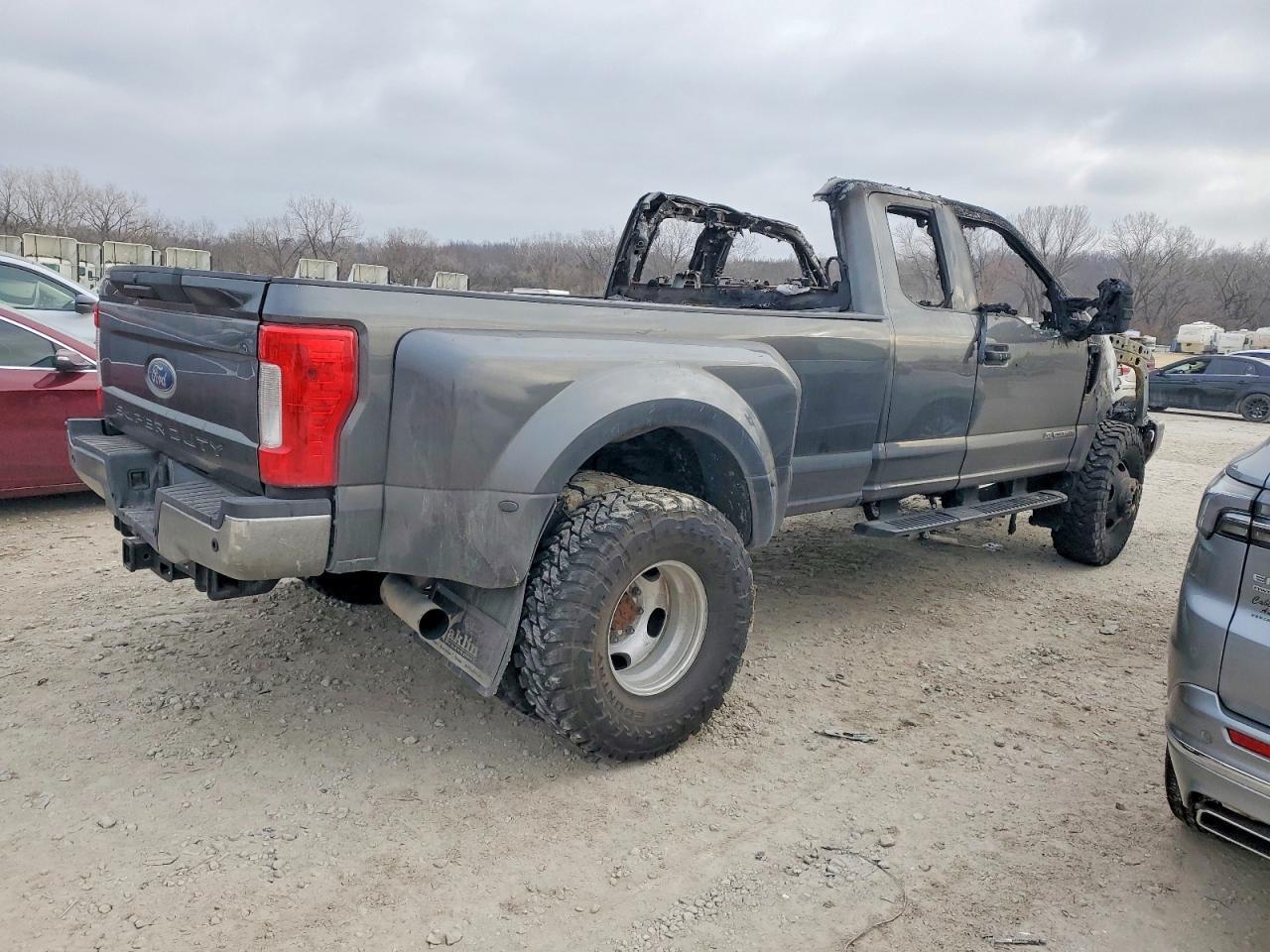2018 Ford F350 Super Duty - Image 3
