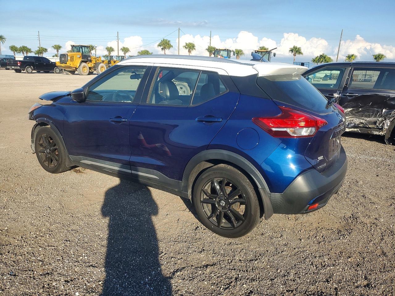 2019 Nissan Kicks Sr - Image 2