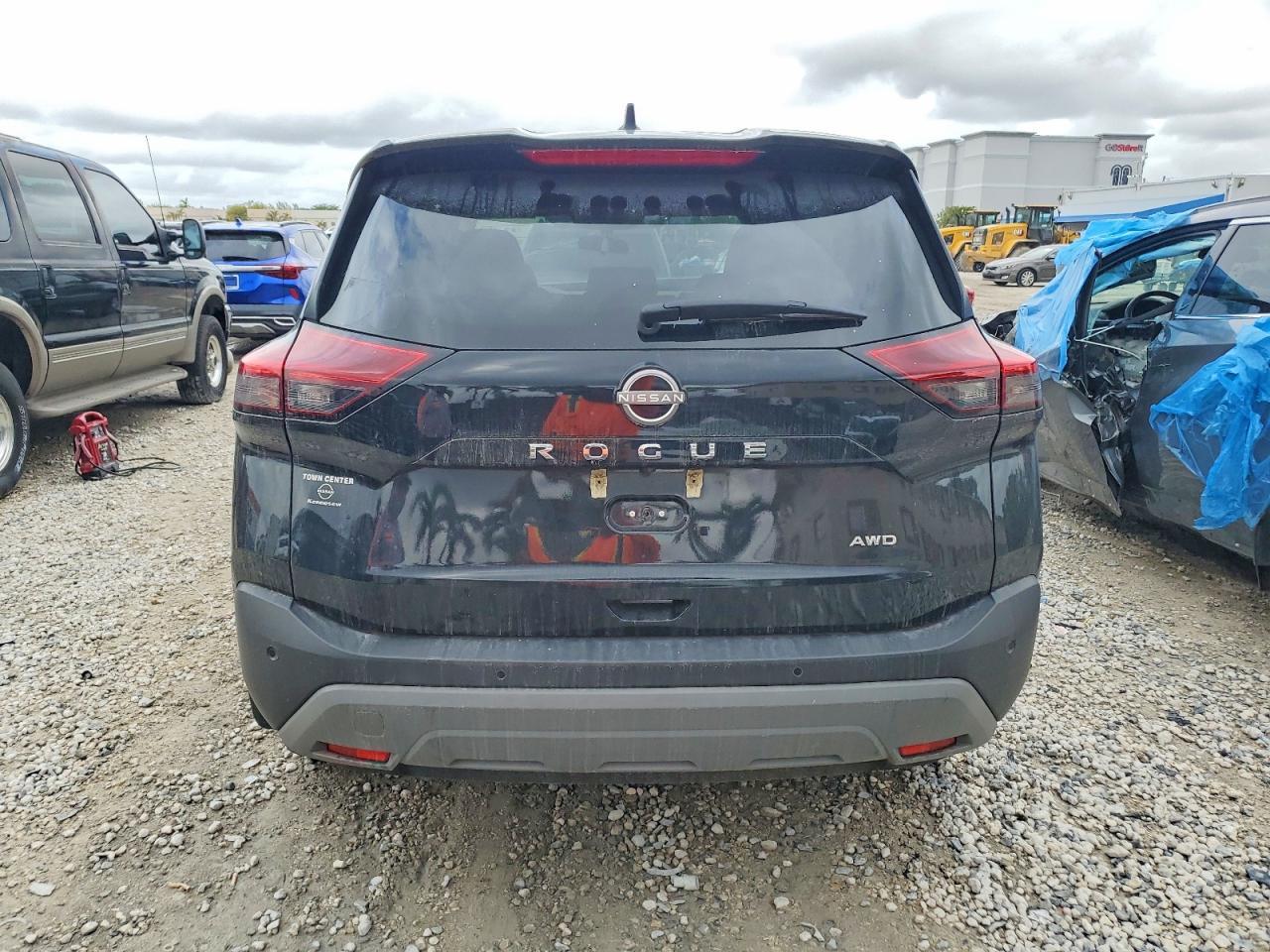 2023 Nissan Rogue S - Image 6