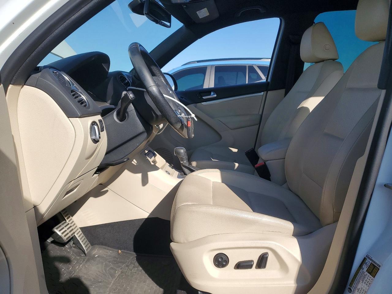 2016 Volkswagen Tiguan S - Фото 7