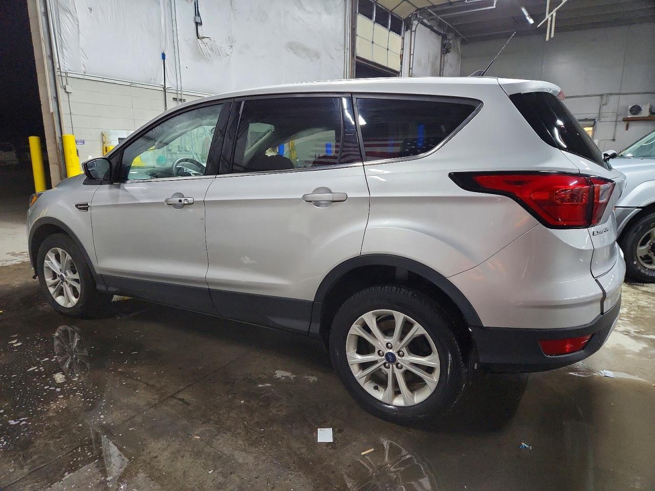 2019 Ford Escape Se - Image 2